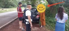 タイ東北で僧侶と女性が車内で不適切行為、車はナンバー偽装かのイメージ画像