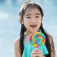 「キュウリを小道具にするなんて...」娘に過激ポーズをさせる「ジュニアモデル」の「親」の言い分【専門家解説】のイメージ画像