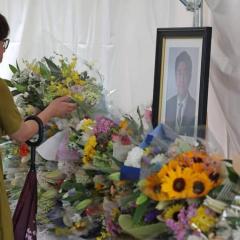 安倍氏が凶弾に倒れてから早3年。献花台では「この3年で日本崩れた」「すごい方だった」という声のイメージ画像