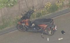 125ｃｃスクーターと乗用車が衝突、50代とみられる男性ライダー意識不明の重体 乗用車が追い越そうとし…38歳の韓国籍の男を過失運転傷害容疑で逮捕のイメージ画像