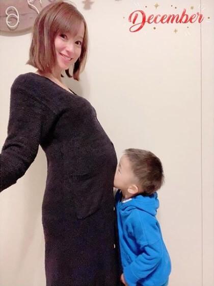鈴木亜美、妊娠8ヶ月突入を報告もネットから賛否の声「滑稽すぎる」
