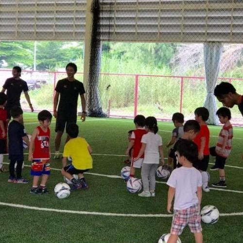 本田圭佑プロデュースのサッカースクール タイでも開校