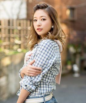 AAA伊藤千晃が黒い実業家恵藤憲二とデキ婚