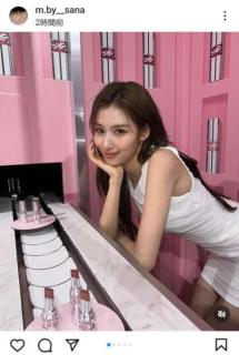 ｢回転寿司の皿より顔小さい｣TWICEサナ、YSL新作リップのイベントで圧巻の美貌を披露