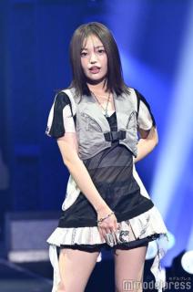 櫛⽥もね、美ウエスト透ける重ね着スタイル披露【オキコレ2025】