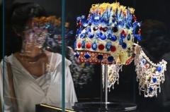 中国国家博物館で山東省淄博市のガラス作品などを紹介するガラス芸術展のイメージ画像