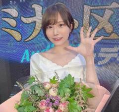 セクシー女優・本郷愛が活動休止を発表！加藤純一との不倫騒動にファンからは心配の声が続出のイメージ画像