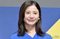 吉高由里子、自宅で寝転がる自然体ショットが話題「前髪可愛い」「どの体勢でも美しいのすごい」