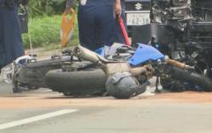 オートバイが車と正面衝突 フロント部分大破し20代男性ライダーが搬送先の病院で死亡 3台でツーリング中に反対車線にはみ出しか 北海道鹿追町のイメージ画像