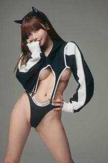 白田まい、黒猫コスプレ×超ハイレグで魅せる“南半球”の大胆アピール「凄いな」「スタイル良すぎ」