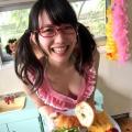 メガネっ娘アイドル･加藤里保菜、フ..