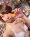 小日向結衣、ビキニ姿で生タコとイチ..