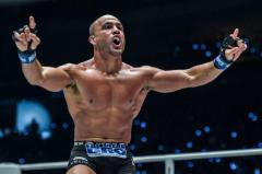 エディ・アルバレス、コナー・マクレガー戦での惨敗を未だに悔やむ