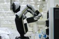 中国の企業、自らバッテリーを交換するヒューマノイド・ロボットを開発