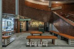 布市場にスターバックス開業、独自の雰囲気と共に楽しむレトロカフェ＝韓国のイメージ画像