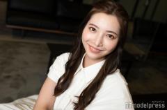 「バチェロレッテ2」尾崎美紀、彼氏との“見つめ合い”ショット公開「素敵すぎる」「お似合い」と反響