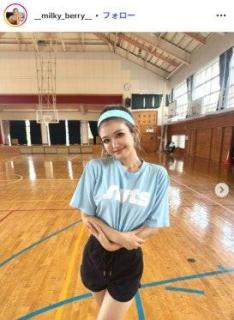 「今日好き」雨宮未苺（みるき）、浜辺に寝そべる白ビキニ姿公開「理想の美ボディ」「また一段と綺麗になってる」と反響のイメージ画像