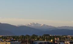 朝日があたる白山のイメージ画像