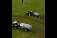 フランスで農家が多くの旅行者と対立、キャンプ地周辺に糞尿を散布する【動画】