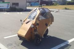 フレームから外板まで木製！ 原付ミニカーを自作する「りひと工業自動車部」