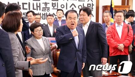 「天皇に謝罪」求めた韓国国会議長、低血糖で緊急搬送！