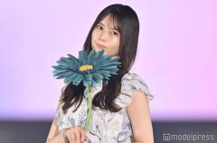日向坂46小坂菜緒「non-no」専属モデルとして初ランウェイ 花柄ワンピで華やかに登場【GirlsAward 2025SS】