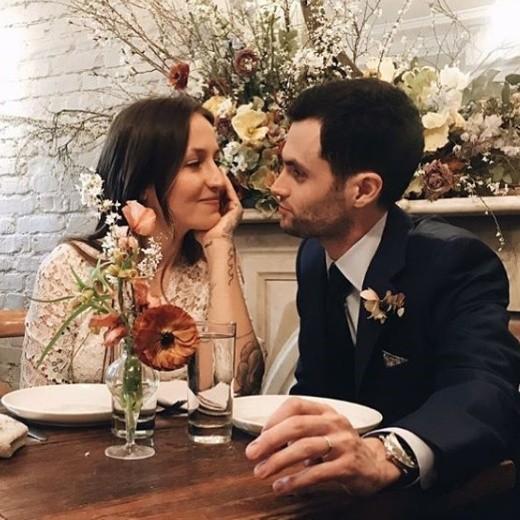 『ゴシップガール』のペン・バッジリーが結婚 米