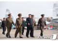 金正恩氏、北朝鮮の空軍部隊を視察＝..