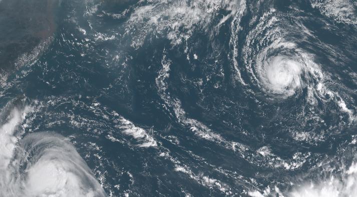 台風5号接近 最大瞬間風速50m 沖縄は9号も 暴風・高波警戒を