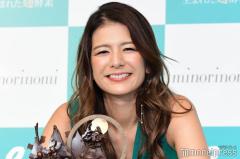 スザンヌ、水着姿でプール満喫「綺麗」「お腹引き締まってる」