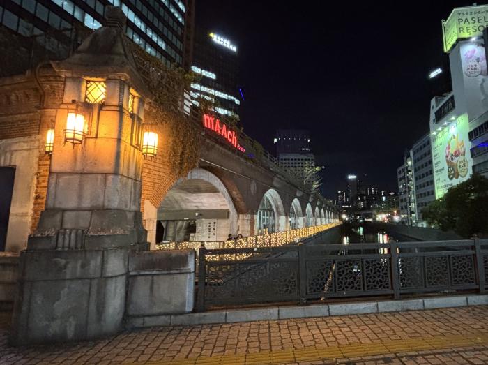 万世橋から見る神田川の夜景のイメージ画像