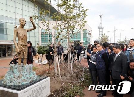 韓国外交部｢日本領事館前、強制徴用労働者像の設置は不適切｣