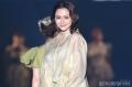 村重杏奈、シースルーワンピで上品肌..