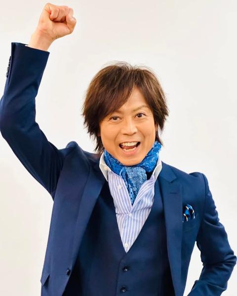 つんく♂、薬丸裕英ファミリーらとハワイでBBQ満喫 長男と親子共同作業も明かす「やっくん写真撮るの上手」「ご馳走美味しそう」の声
