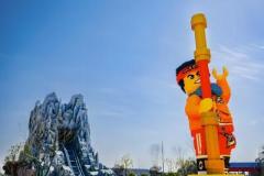 上海レゴランドリゾートでローラーコースターやレゴ孫悟空の設置完了―中国のイメージ画像