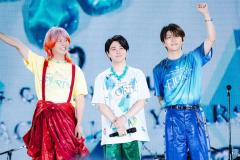 Mrs. GREEN APPLE、10周年野外ライブで10万人動員 1200機巨大ドローン・花火…サプライズ発表も