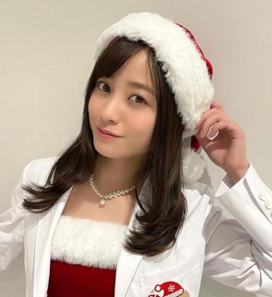 橋本環奈、河野太郎との意外な組み合わせにびっくり！？お揃いの時計で発表会に出席