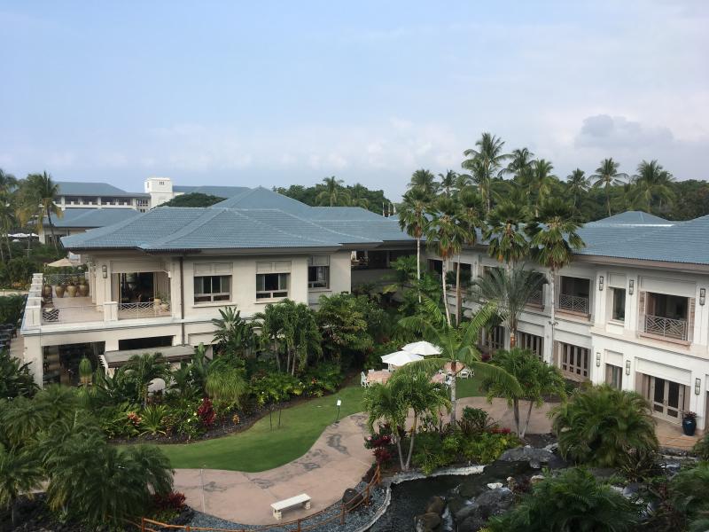 オシャレなホテルの宿泊棟のイメージ画像