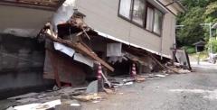 元日の地震で崩れかかっていた住宅がさらに倒壊 能越自動車道は一部区間で通行止め 石川県能登地方で震度5強のイメージ画像