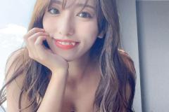 高梨瑞樹、絶妙角度の全裸風カット
