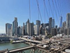 橋の上から見た夢のイメージ画像