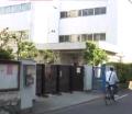 小学校で男2人暴れ、教員ら5人が殴ら..