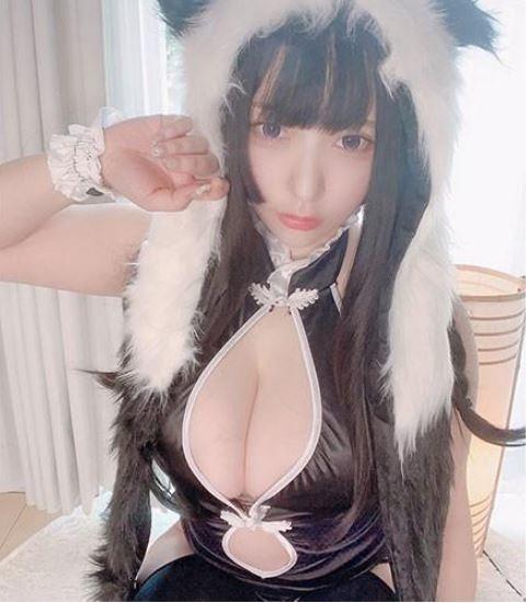 サク、むちむちチャイナドレスで美爆乳あらわ！凄まじいボリューム感にファン歓喜