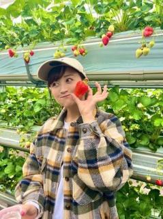 小松彩夏、いちご狩りでスイーツ堪能「お腹いっぱい…」