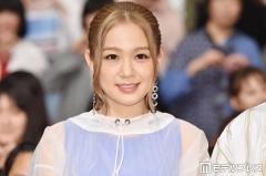 西野カナ、ミニ丈ワンショルワンピで美ボディ全開「ギャルっぽさがたまらない」「脚が本当に綺麗」と絶賛の声