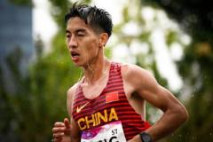 楊紹輝選手が中国新記録2時間07分09秒を達成＝福岡国際マラソンのイメージ画像