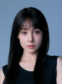 トリンドル玲奈、特殊メイクで別人化