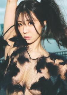 鈴木ふみ奈、美バスト大胆披露 大人の色気放つ