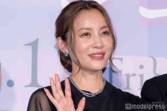 瀬戸朝香、ピアノ演奏する長女の姿公開「ママ思いで素敵」「楽器が得意なのはパパ譲りかな？」の声