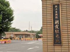 遅刻4時間…昼に出勤し懲戒処分　連絡もしない1等陸佐、朝8時半に来るはずが所在不明に　朝霞駐屯地が発表、性別は「LGBTQ差別につながる恐れも」と非公表　1等陸佐は50代「漫画喫茶で休憩し、寝過ごした」